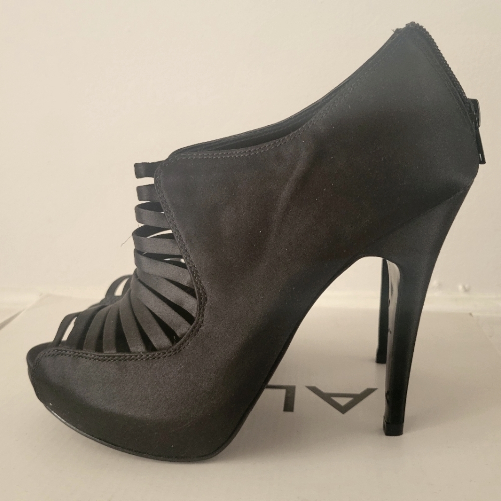 Brand New Aldo Strappy Peeptoe Booties
